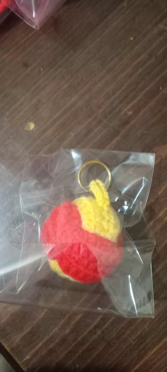 Kırmızı Sarı Renkli top anahtarlik - Görsel 2