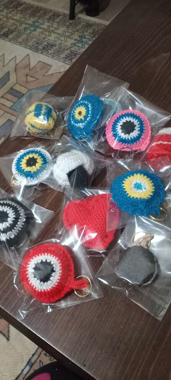 Renkli Örgü Kadın Anahtarlık - Görsel 3