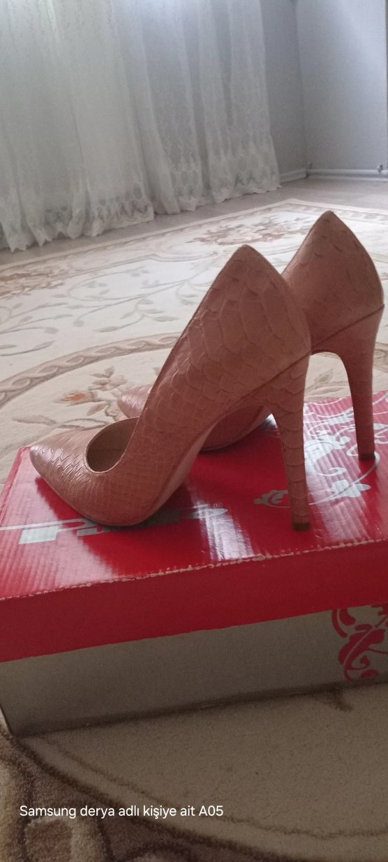 Bej Yılan Desenli Deri Stiletto Topuklu Ayakkabı - Görsel 4