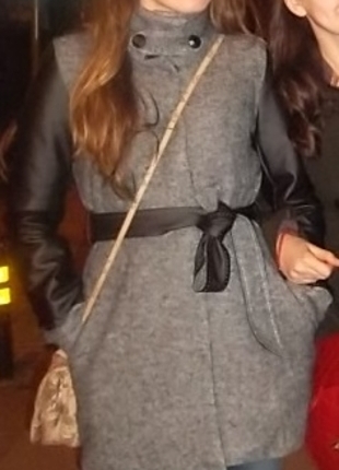 GRİ DERİ KOLLU DIŞ GİYİM