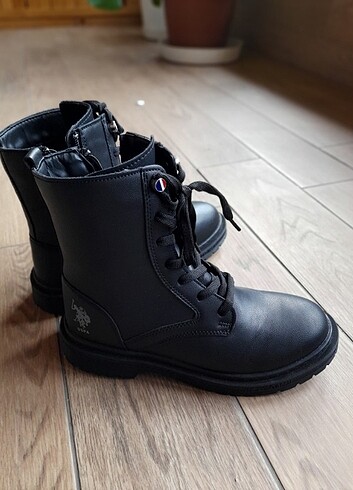 39 Beden siyah Renk #uspa #bot #kadın