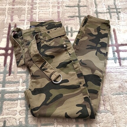 Bershka kamuflaj pantolon