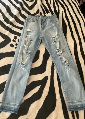 Bershka Kadın Yırtık Bol Kesim Midi Denim Pantolon
