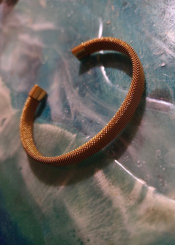 Altın Renkli Elastik Yılan Desenli Çelik Bileklik - Görsel 2