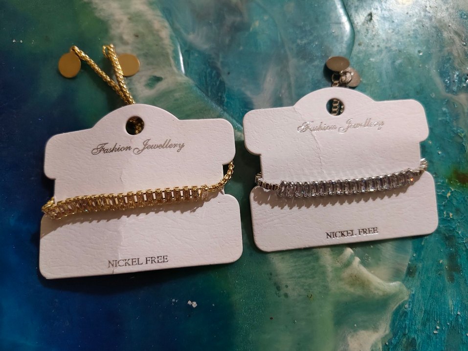 Sıra Taşlı Zincir Detaylı Altın Renk Kadın Bileklik - Görsel 2