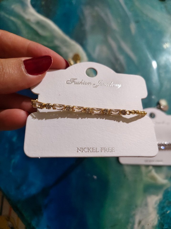 Sıra Taşlı Zincir Detaylı Altın Renk Kadın Bileklik - Görsel 3