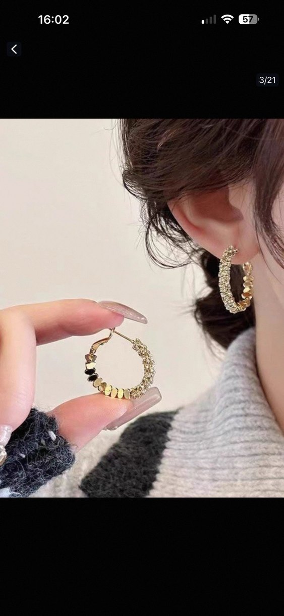 Altın Renkli Parlak Midi Halka Küpe - Görsel 2