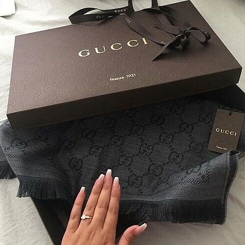 Gucci marka şallarımız