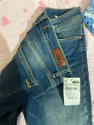 LTB Etiketi duruyor Ltb jeans
