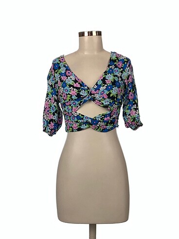 Bershka Bluz %70 İndirimli.