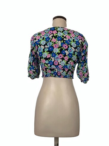 m Beden Bershka Bluz %70 İndirimli.
