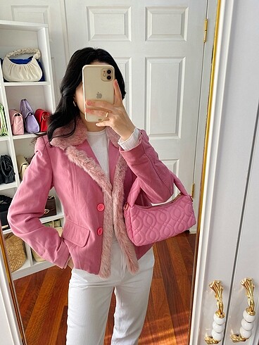 Pembe yakası kürklü çeket