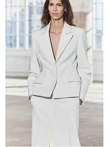 Zara belden oturan viral blazer ceket