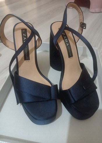 Zara Lacivert Saten Topuklu Sandalet