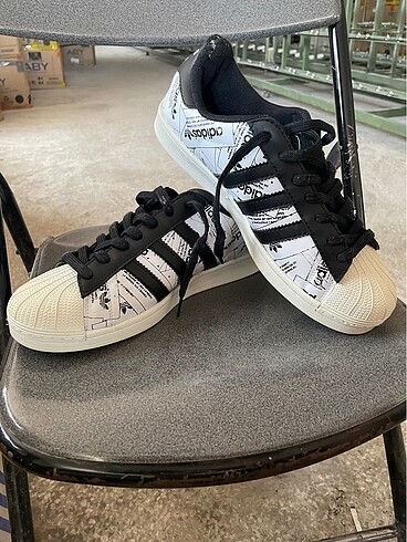 Adidas süperstar 43 numara orjinal