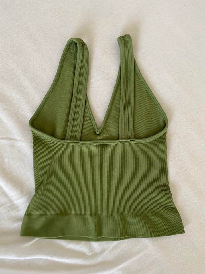 Yeşil V Yakalı İnce Atlet - Görsel 2