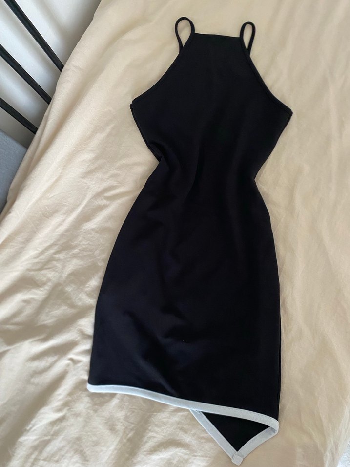 Siyah Elbise - Görsel 4