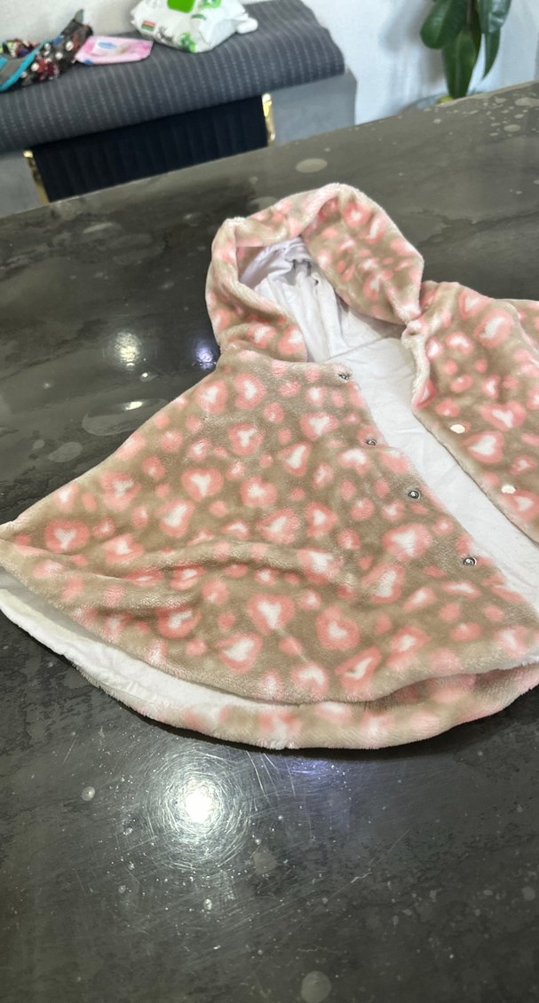 Pembe Kapüşonlu Bağcıklı Kız Panço - Görsel 3