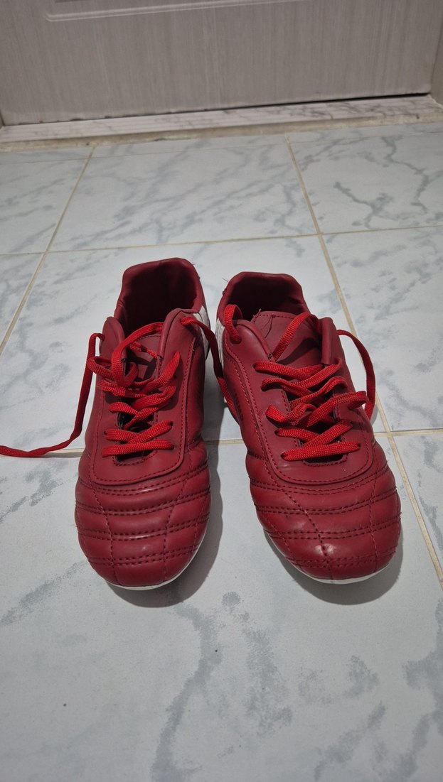 Kırmızı Bağcıklı Erkek Futbol Ayakkabısı - Görsel 2