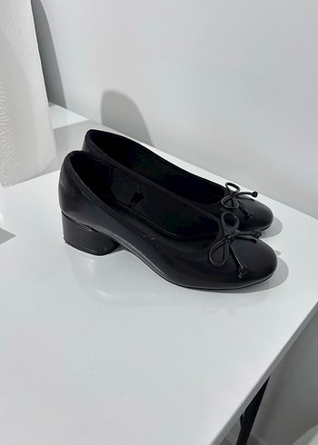 Bershka Siyah Topuklu Babet
