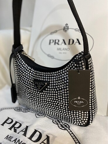  Beden siyah Renk PRADA RE EDITION 2000 TAŞLI ÇANTA