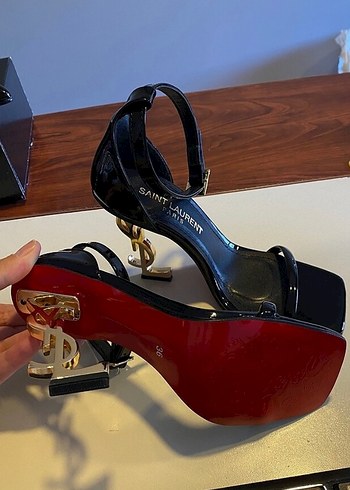 Yves Saint Laurent YSL Şık Siyah Rugan Stiletto Topuklu Kadın Ayakkabı