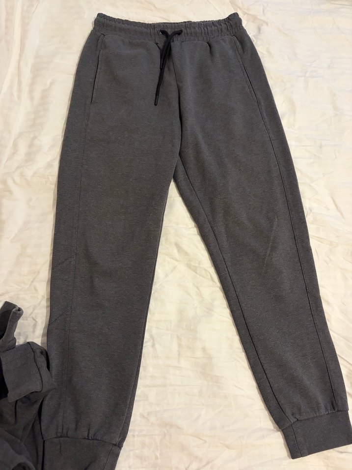 Gri Kapüşonlu Erkek Eşofman Takımı - Görsel 4