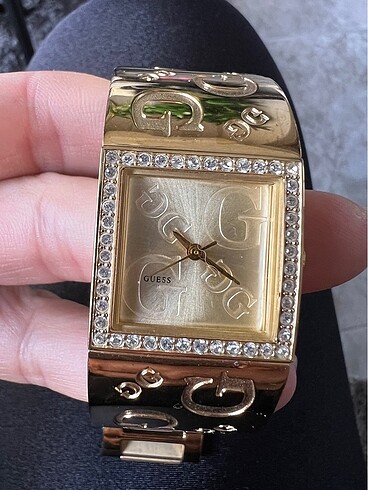 GUESS SAAT