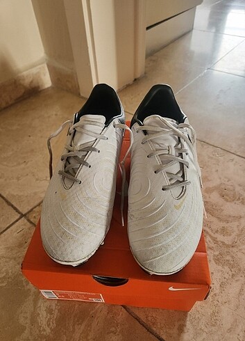 41 Beden beyaz Renk Nike Phantom Gx 2 Academy Fg Krampon