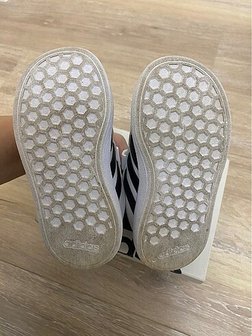 23 Beden beyaz Renk Adidas spor ayakkabı