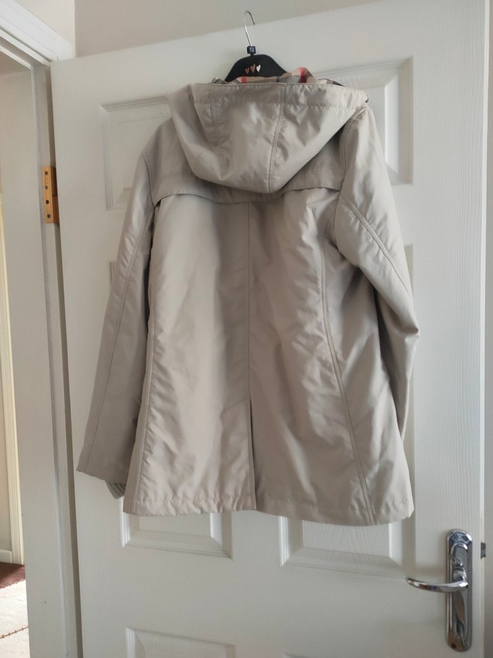 Burberry Bej Kapüşonlu Şehirlik Kaban — görsel 4/4