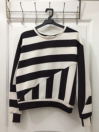 PULL AND BEAR SWEAT