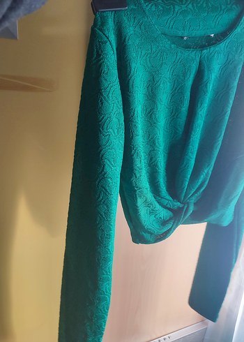 Zümrüt yeşili crop bluz - Görsel 4