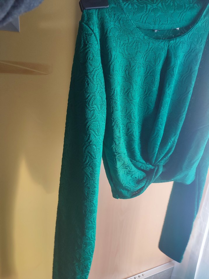 Zümrüt yeşili crop bluz - Görsel 4