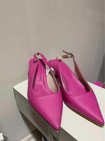 Zara Pembe kısa topuklu ayakkabı