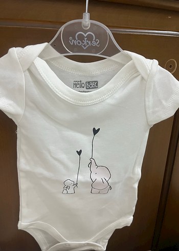 HelloBaby 2 Adet 100 Hello Baby Beyaz Fil Desenli Bebek Body