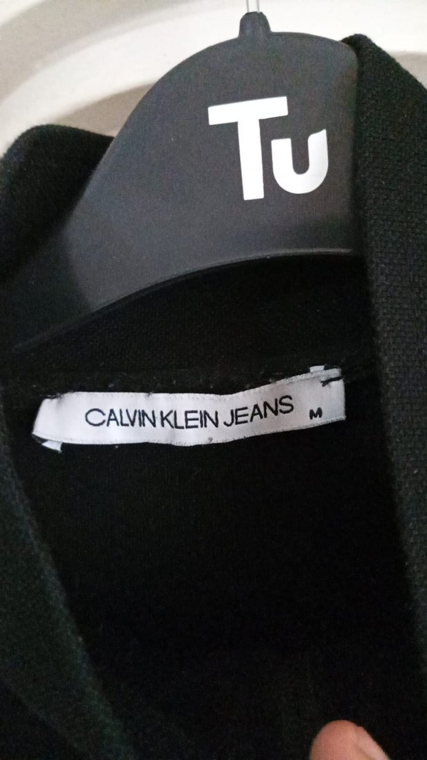 Calvin Klein Siyah Fermuarlı Spor Ceket ve alt kombin — görsel 4/6