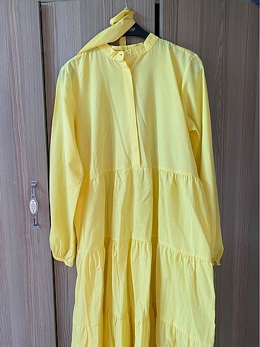 Suud Collection Sarı kuşaklı hakim yaka düğmeli elbise