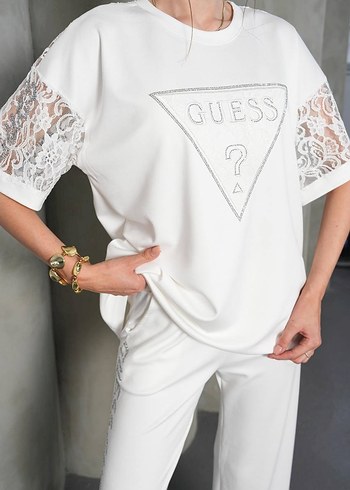 Guess Beyaz Dantel Detayli Rahat Tisort