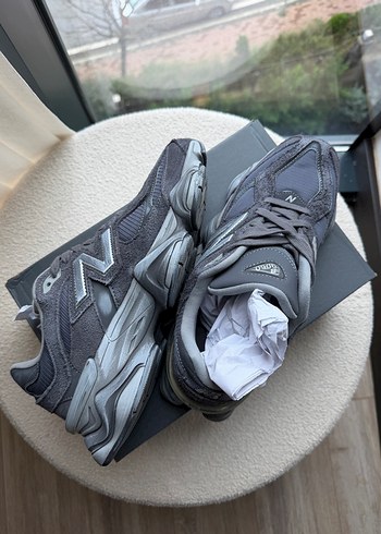 New Balance Gri Siyah Retro Sneaker