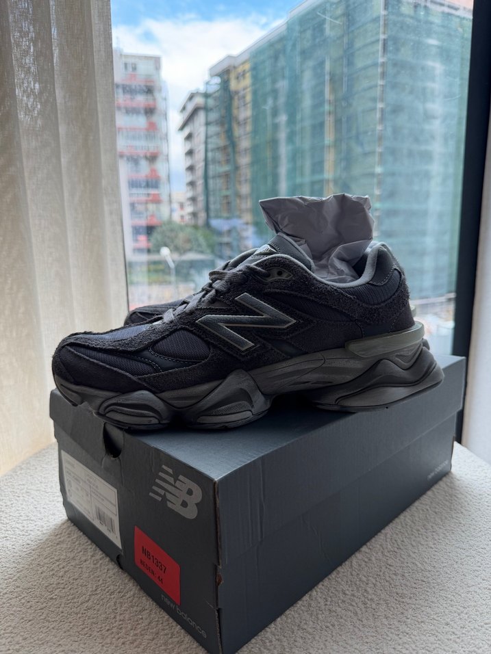 New Balance Gri-Siyah Retro Sneaker — görsel 3/4