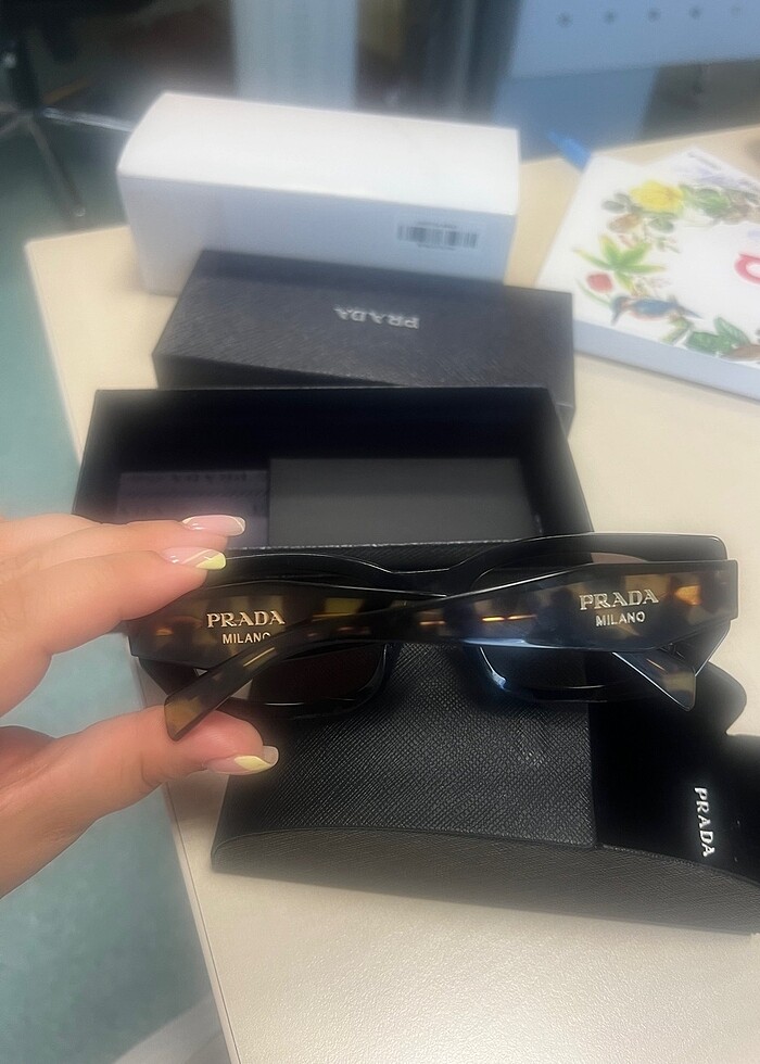 Prada yeni sezon gözlük - Görsel 2