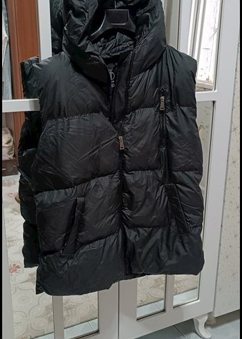 Bershka Siyah Kapusonlu Sisme Yelek