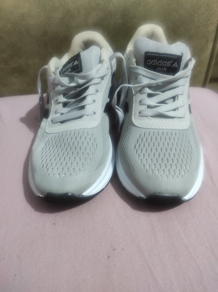 Adidas Açık Gri Koşu Ayakkabısı — görsel 2/4