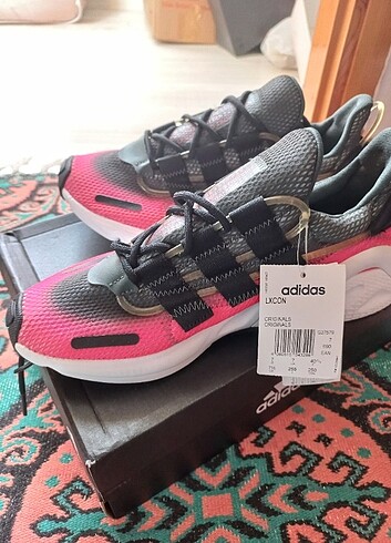 Orijinal adidas