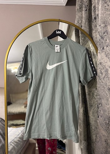Nike Acik Haki Bisiklet Yaka Tisort