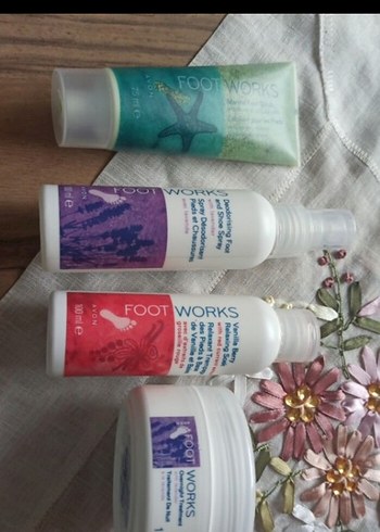 Avon Foot Works Ayak Bakım Seti.4 parçadan oluşur