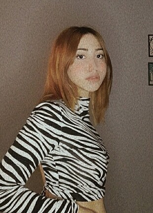 SIRT DEKOLTELİ ZEBRA CROP