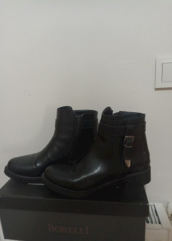 Diğer Tokalı Siyah Deri Kadın Bot