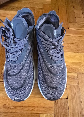 Nike Gri Bağcıklı Spor Ayakkabı